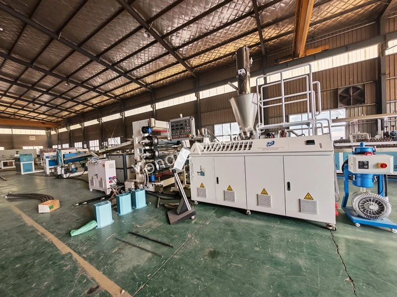 1200 mm PVC plonų lakštų ekstruzijos linija