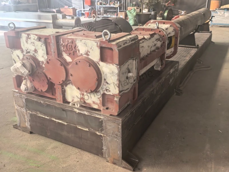 Didelio efektyvumo lygiagretus dviejų sraigtų ekstruderis, skirtas perdirbti plastikinės plėvelės atliekas gamyboje