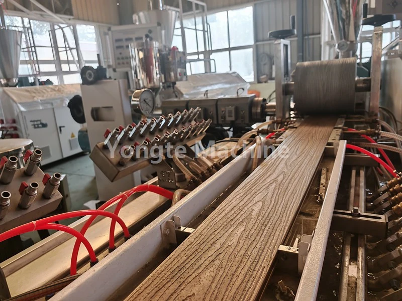 Yongte padėjo klientui optimizuoti WPC profilio ekstruzijos liniją, todėl išvesties efektyvumas padidėjo 40%.