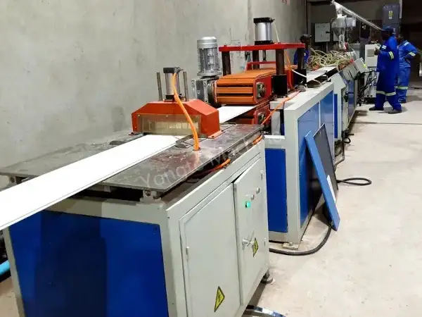 Afrikos PVC lubų gamybos mašina